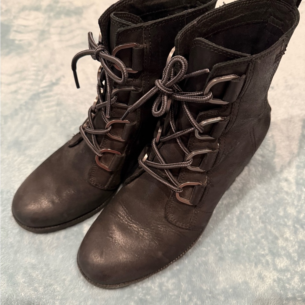 Sorel Lace-Up Women's Ankle Boots in Black